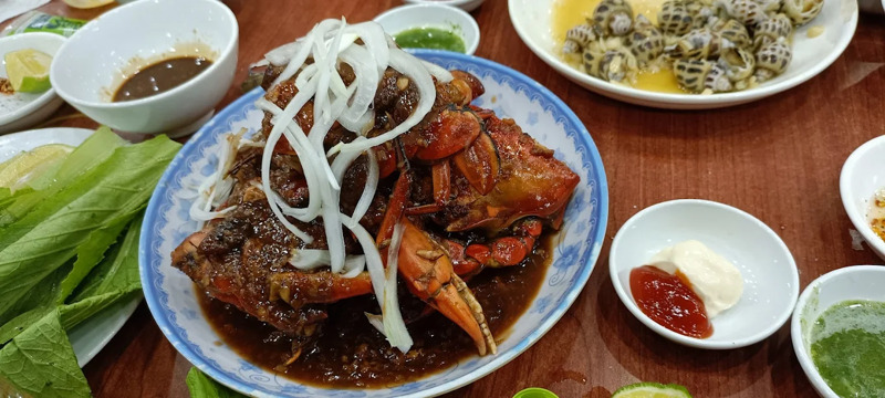M&oacute;n cua sốt me nổi tiếng tại qu&aacute;n B&agrave; Th&ocirc;i